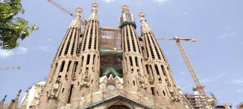 Außenansicht von der Kirche Sagrada Familia