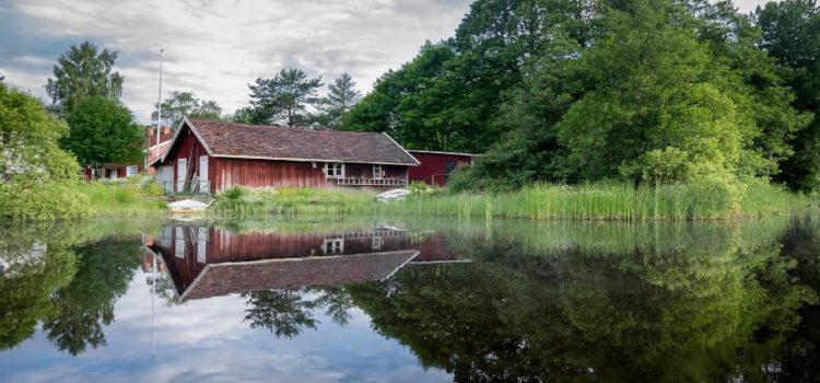 Urlaub in Schweden: Angelseen, Wanderwege und Loipen vor der Holzhaustür