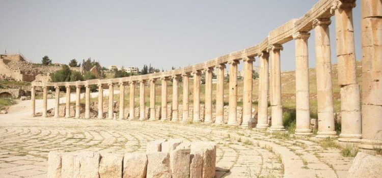 Das Bild zeigt das ovale Forum von Jerash