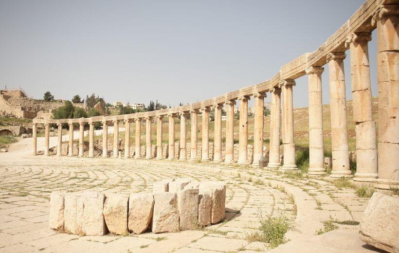 Das Bild zeigt das ovale Forum von Jerash