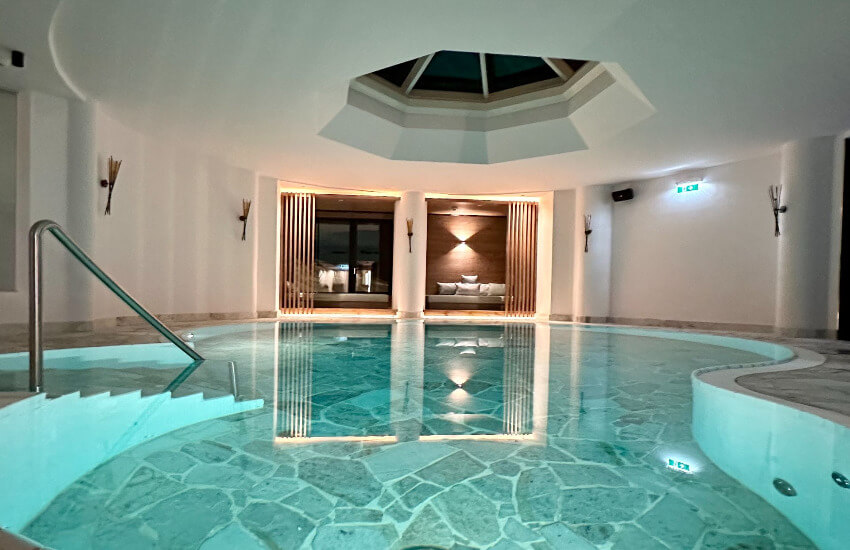 Spa Pool in einem Wellnesshotel.