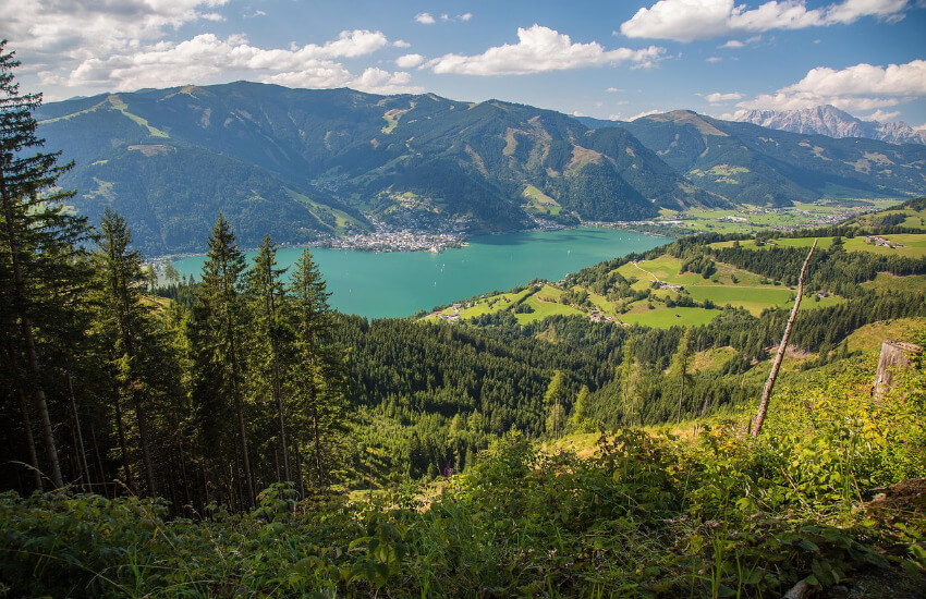 Ausblick auf den Zeller See vom Berg aus.