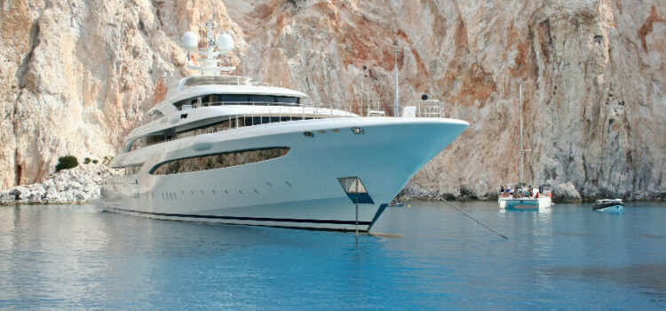 Yacht Charter: Luxusurlaub auf dem Meer mit Stil und Komfort