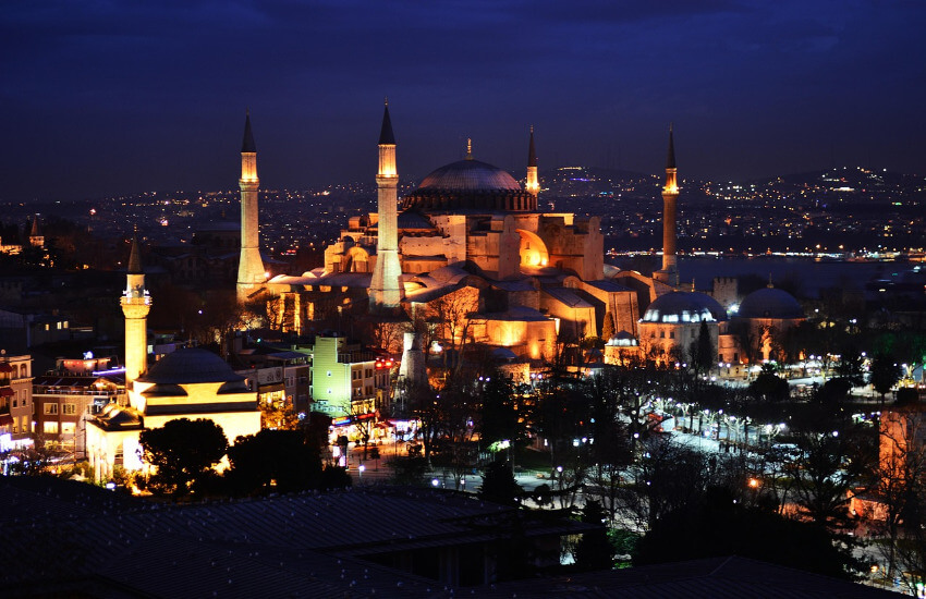 Hagia Sophia Istanbul Die beleuchtete Hagia Sophia bei Nacht in Istanbul